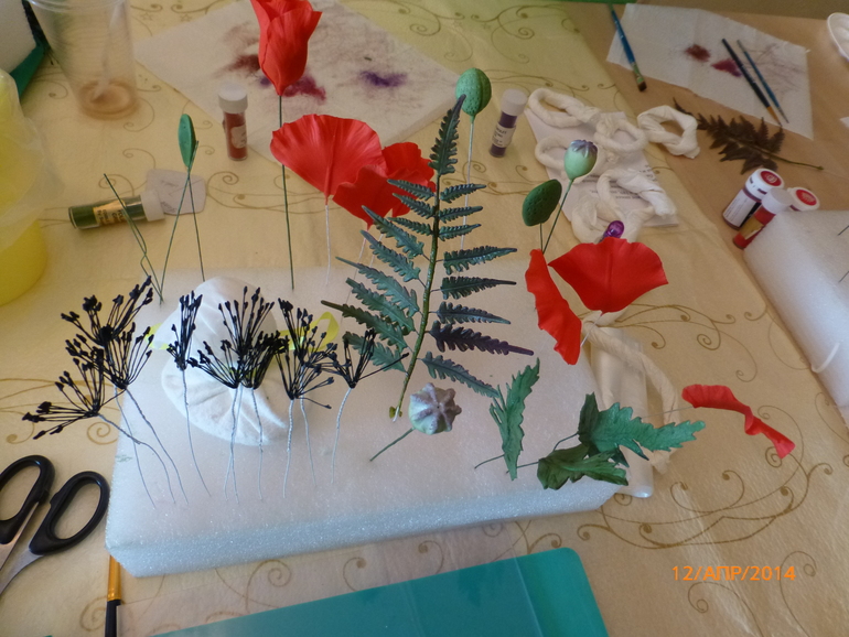 Очередные цветы с курсов Жанны Рябковой,спасибо всем девочкам за доброжелательную обстановку!Прошу вниманию МАК и ЛИЗИАНТУС