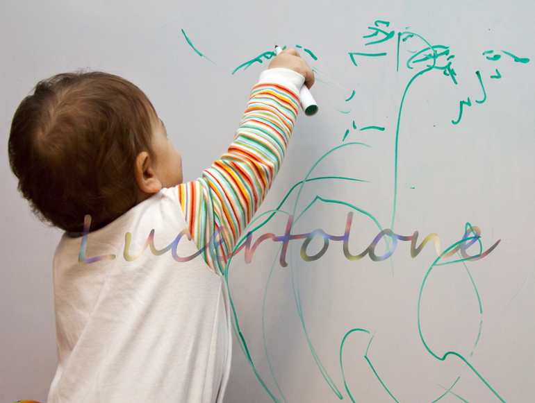 Наши творческие пятиминутки в годик. Рисование.