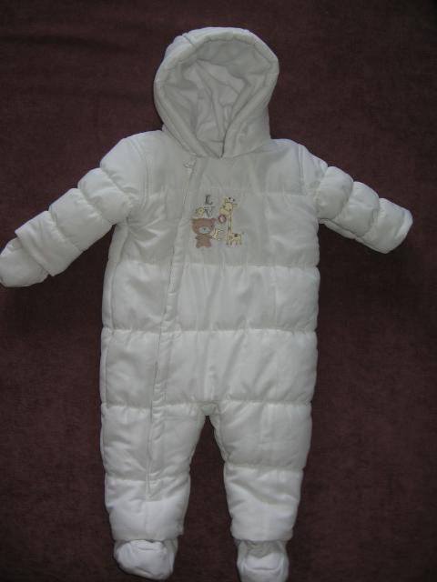 На какую погоду этот комбинезон Mothercare?