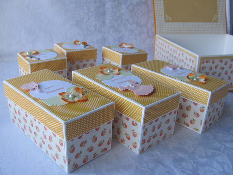 Большая коробочка с "сокровищами".