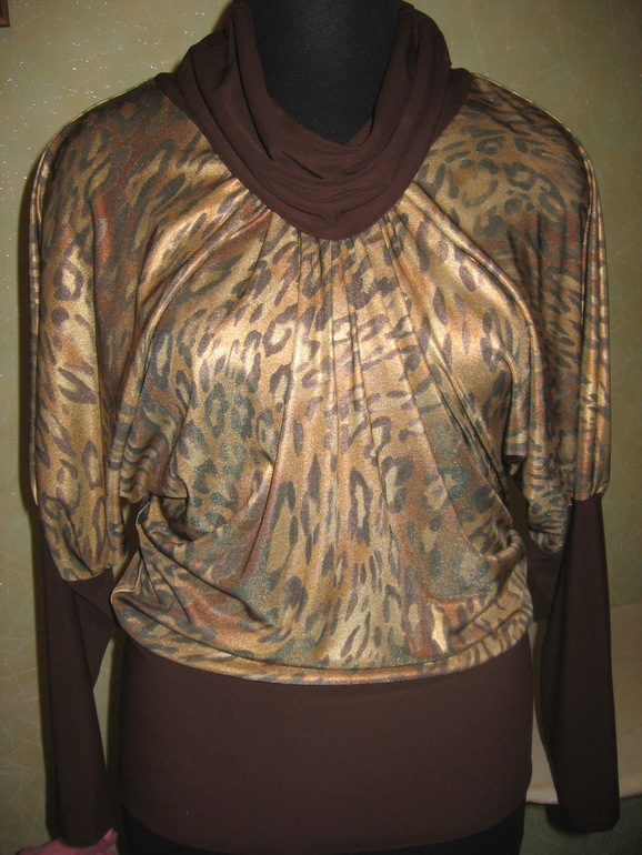 Летучая мышь из трикотажа.