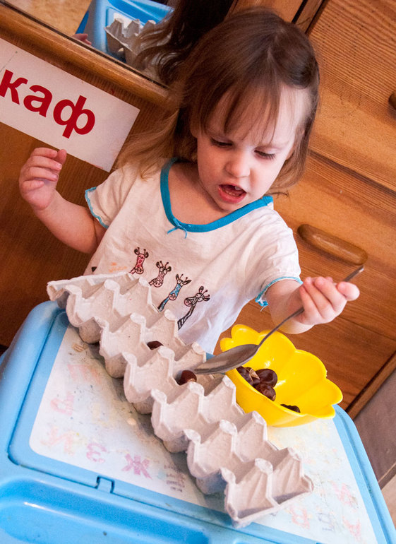 Десятый Монтессори-Понедельник: приручаем ложку!