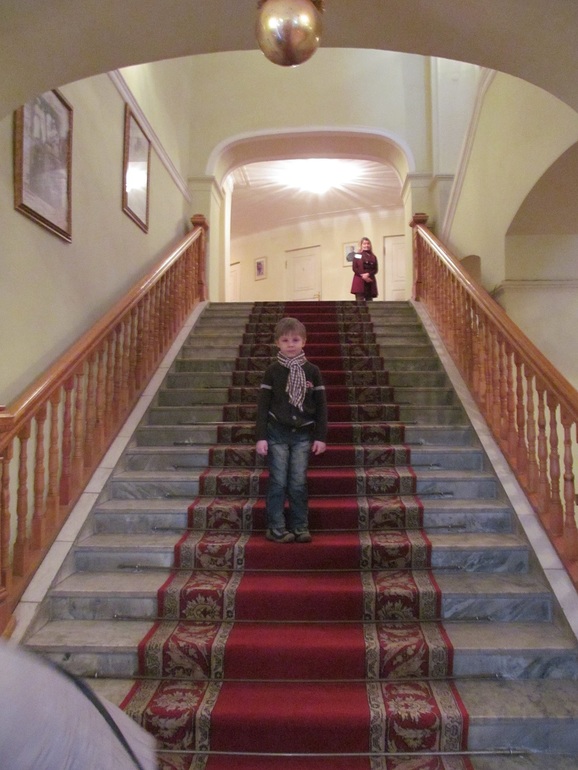 Теперь мы театралы)))