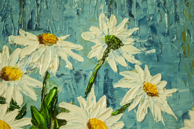 Ромашки у веранды