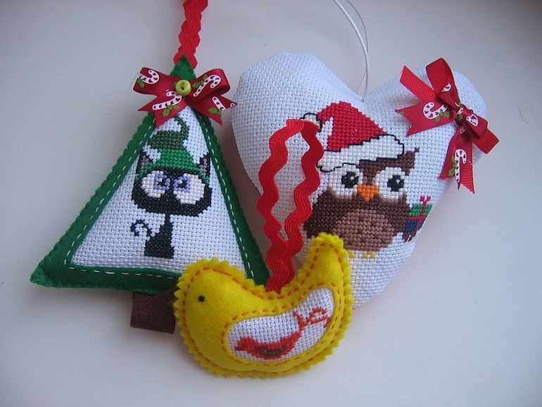Игрушки на ёлку с вышивкой