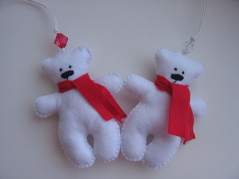 Белое с красным