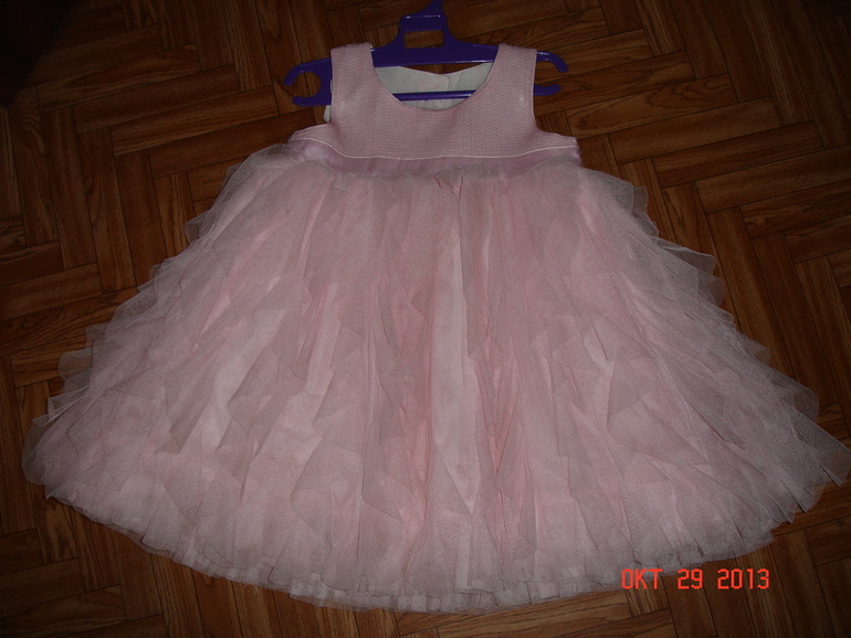 Платье для девочки на 3-5 лет ,б/у