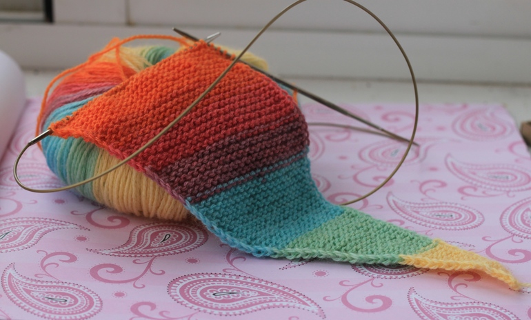 Радужный комплект шапка+шарф