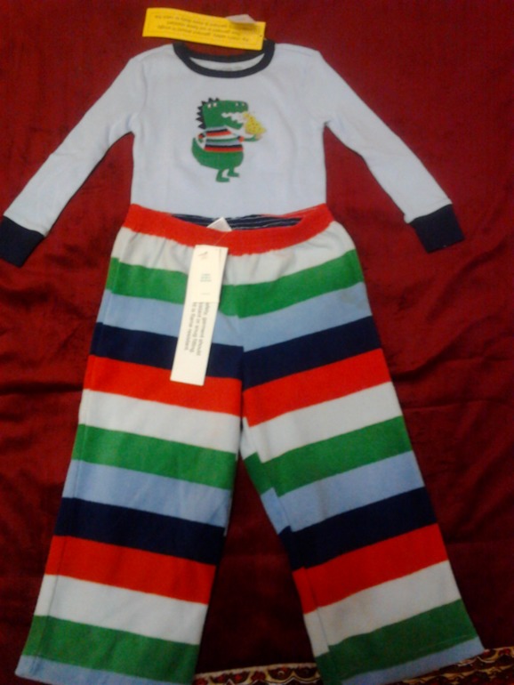 Две пижамы на мальчика Baby Gap (р.2 года и размер 6-12 мес)