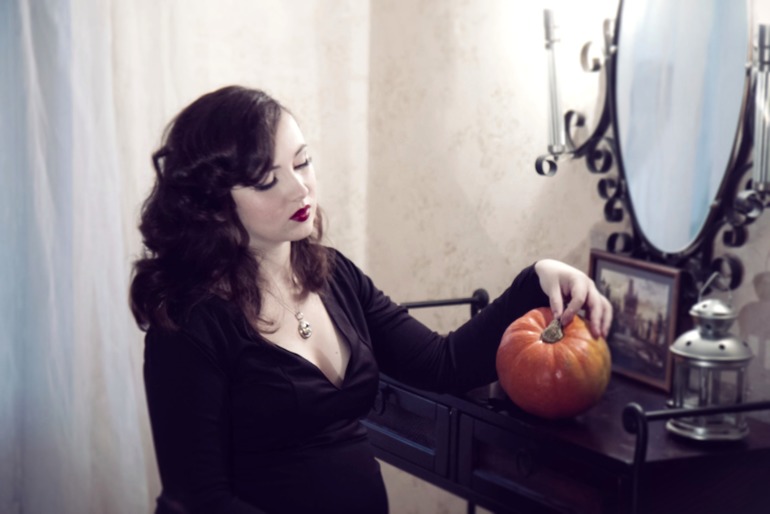 Годовщина, Хэллоуин и последний поход в ЖК