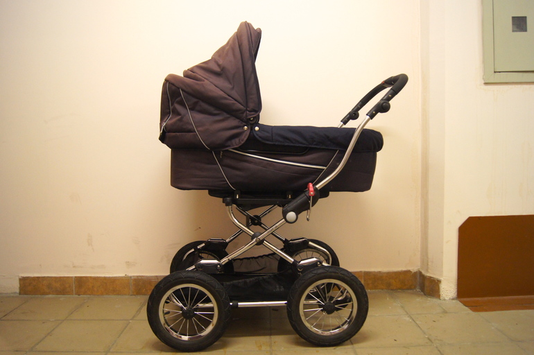 Продаем коляску-люльку BabyCare Michelle (Navy)