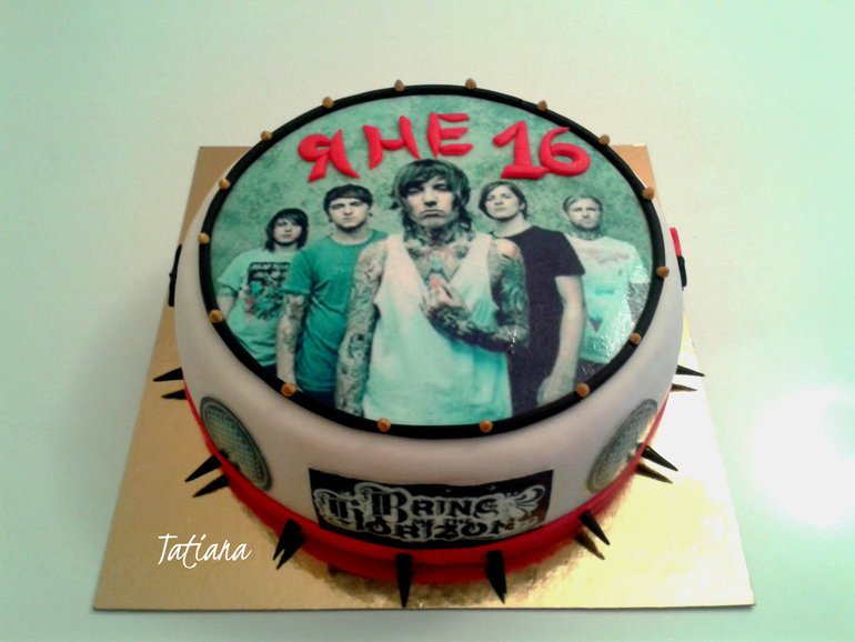 Tortik dlja devočki-fanatki rok gryppu