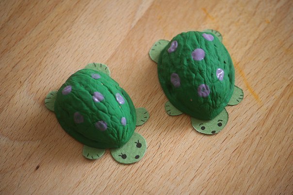 ИЗ СКОРЛУПЫ ГРЕЦКОГО ОРЕХА