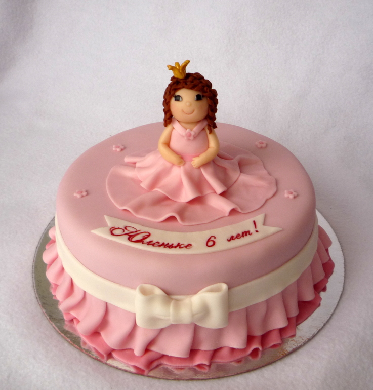 Розовенький тортик с принцессой)