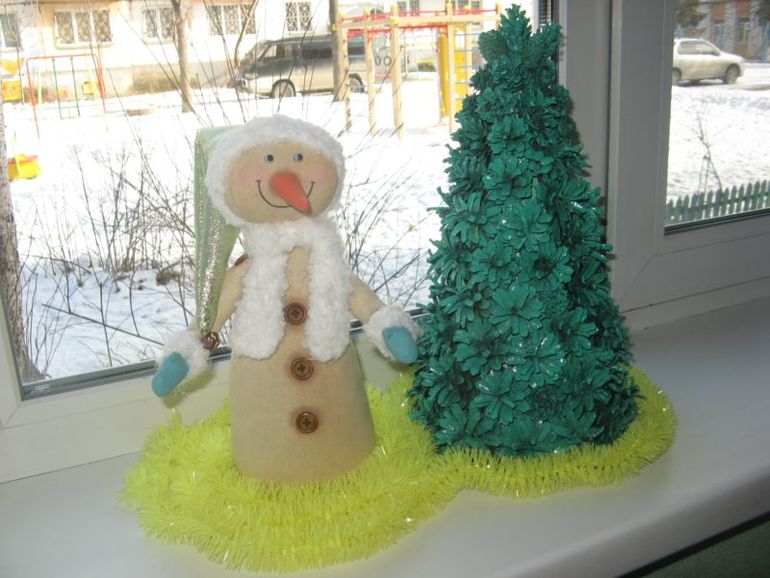 Кофейный снеговик и елочка в дет.сад
