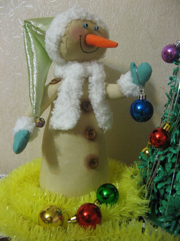 Кофейный снеговик и елочка в дет.сад