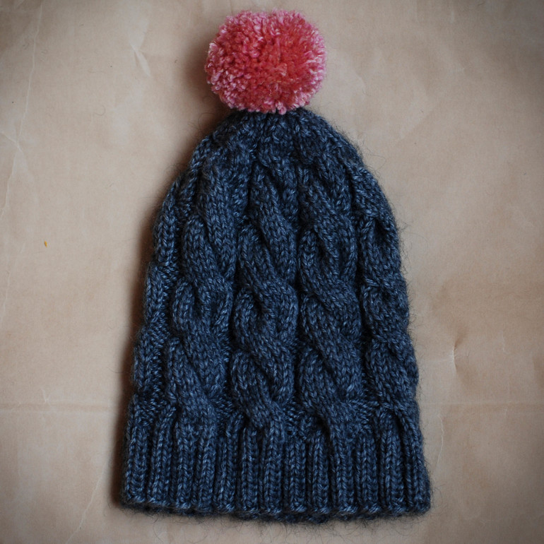 Вязаные шапочки на продажу