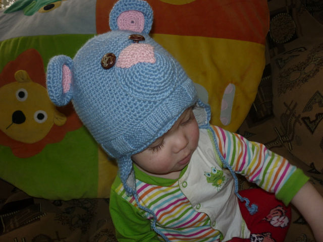 Вязала и такие шапки.