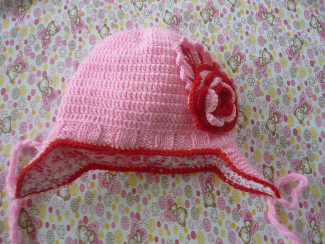 Вязала и такие шапки.