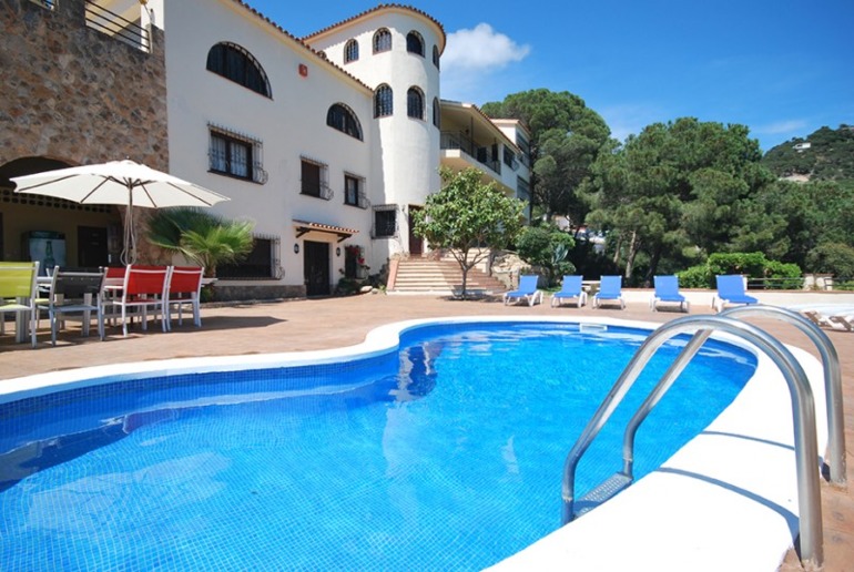 Вилла-замок на 18 человек на побережье Коста Брава, в LLORET DE MAR.