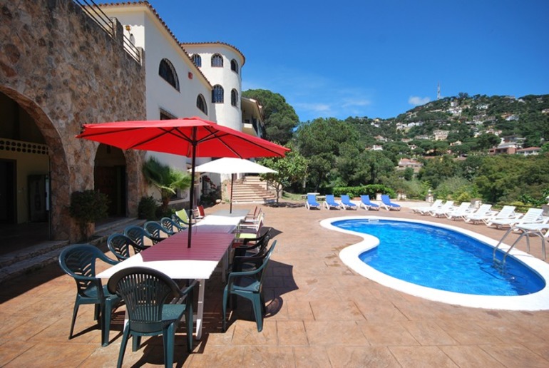 Вилла-замок на 18 человек на побережье Коста Брава, в LLORET DE MAR.