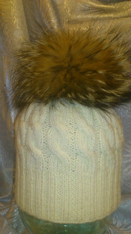 Шапка еще одна с косами