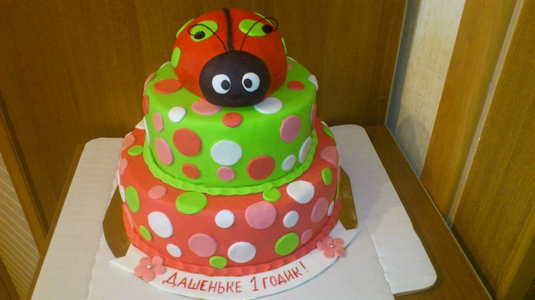 Торт с божьей коровкой.