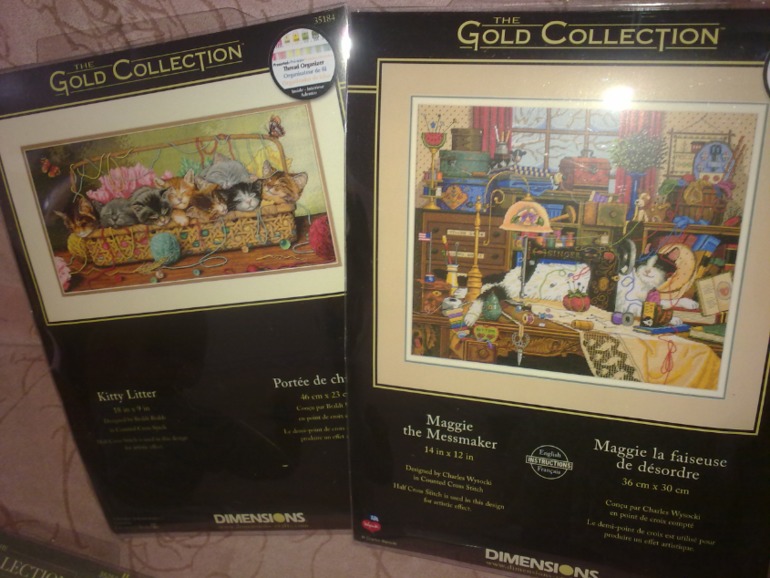 Я своего  Хому порадовала кошками