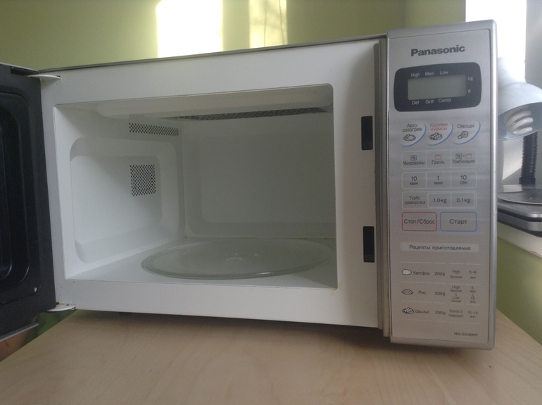 Продам микроволновую печь Panasonic, б/у, требуется замена сенсорная панель, 500 руб.,  м.Нахимовский проспект.