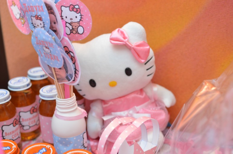 Наше годовасие в стиле Китти )))