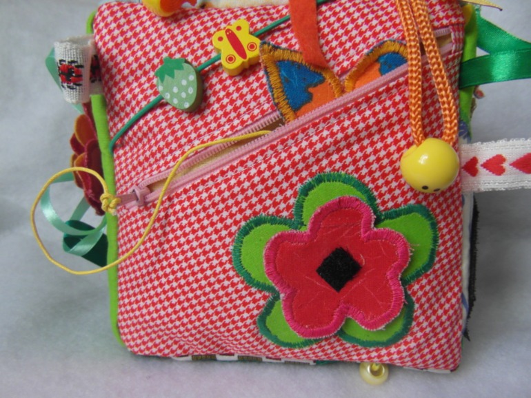 Кубик развивающий.