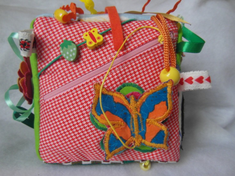 Кубик развивающий.