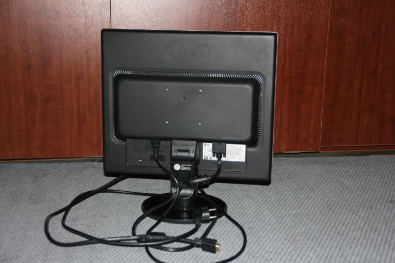 монитор LG Flatron L1942S, (бонусом мышка, клавиатура)