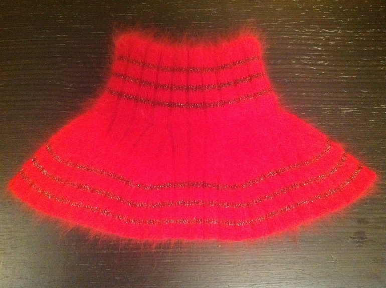 Зимние шапочки и манишки. Ручная работа.