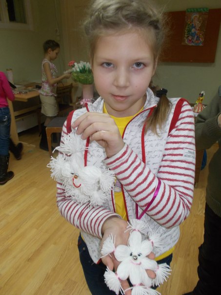 Еще снежинки  (из макарон и ниток)