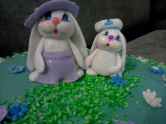 всем добрый вечер!!я новенькая!мой третий тортик!!