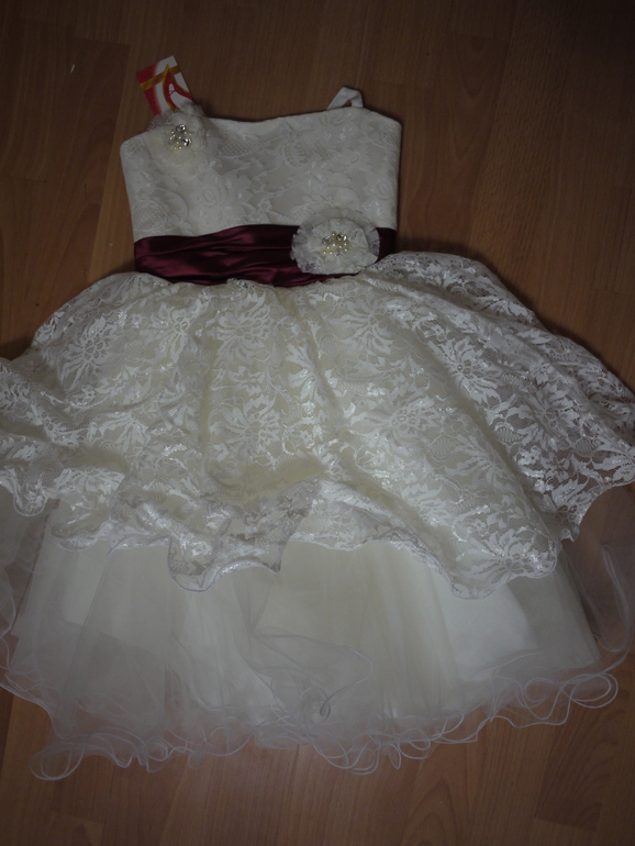 Платья к праздникам в наличии.