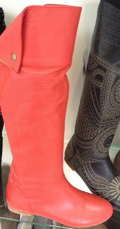 Обувь: 40 размер: Сникерсы,  зимние сапоги Vitacci  и Alaska : Москва и регионы