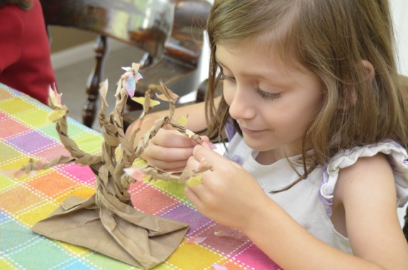 А дальше, ребята, урок листопада! Скульптура дерева