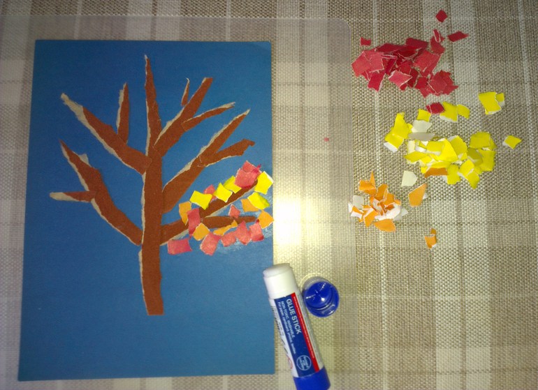 Танцуют листья свой прощальный блюз!