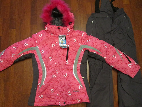 Женские теплые зимние костюмы! Размеры 42 и 44! До роста 174 см! Цена 4900 рублей!