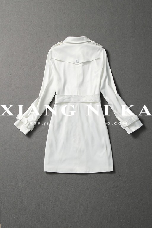 Очень красивый плащ D&G размер 46-48 (L) 6000 руб. (реплика)  Параметры: бюст 98 см., талия 90 см., рукав 60 см., плечо 40 см., длина 90 см.
