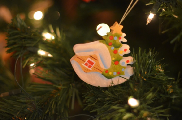 Первая подготовка к Новому Году и наша елочка