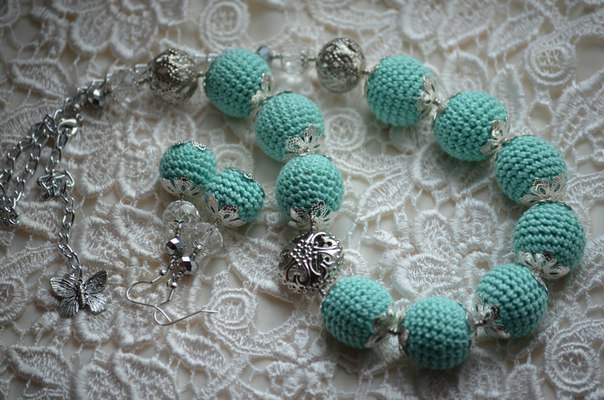 Очаровательные бусики цвета Тиффани