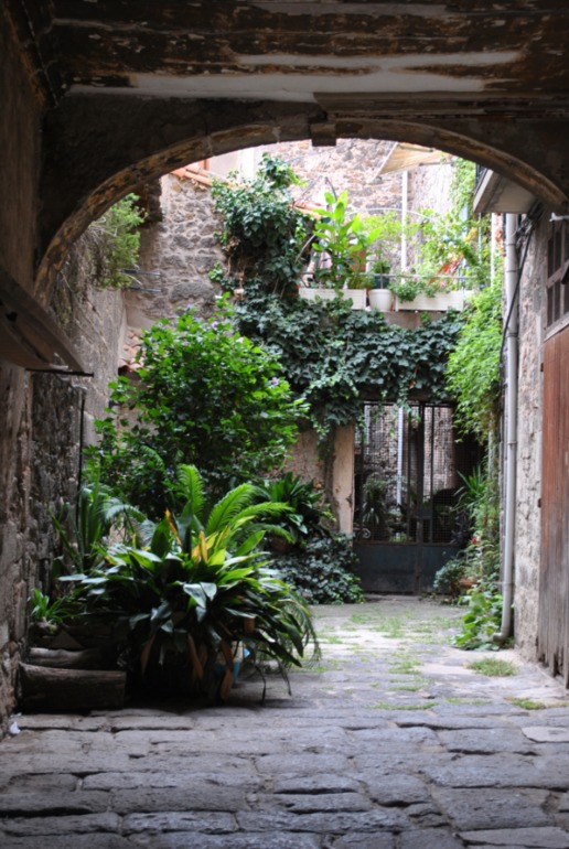 Франция; Агд