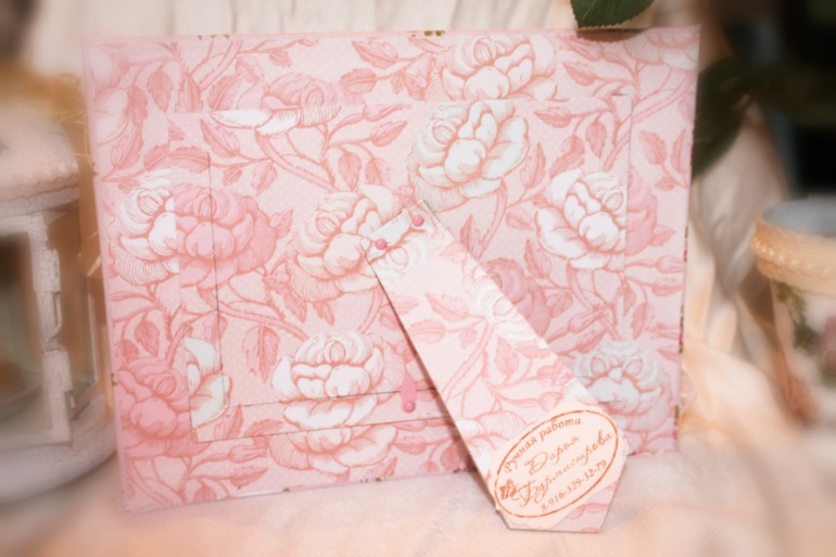 Мягкая тканевая фоторамка с нежным декором.