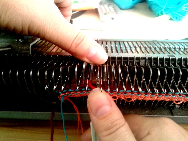 Достаём бабушкину вязальную машину.....