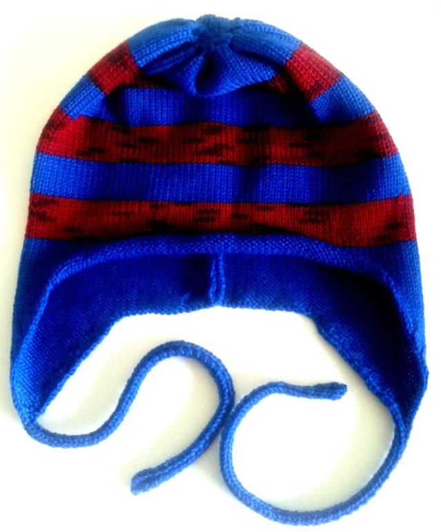 Шапочки, шарфики много))))))