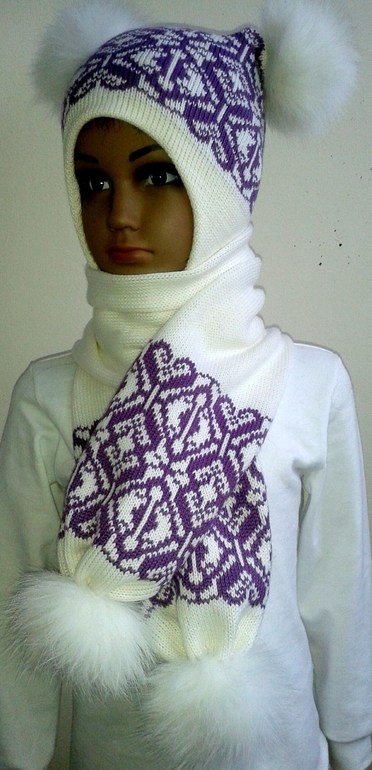 Шапочки, шарфики много))))))