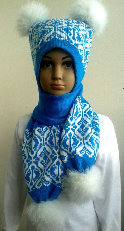 Шапочки, шарфики много))))))